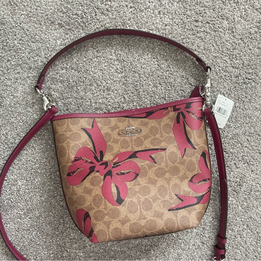 Coach bow print city bucket bag NWT CY651